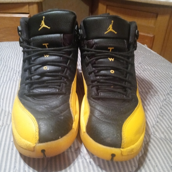 Jordan 12 size 8.5 championship gold and black - Picture 2 of 3